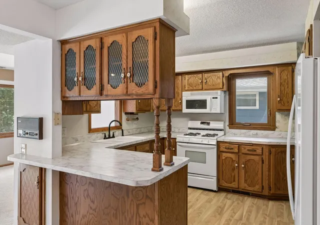Photo 3 of Single family home for sale at 1528 Aquila Ave N, Golden Valley, MN 55427 | MLS# 7135084 | Listing updated on 2026-09-15