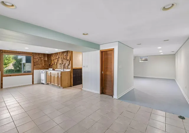 Photo 4 of Single family home for sale at 1528 Aquila Ave N, Golden Valley, MN 55427 | MLS# 7135084 | Listing updated on 2026-09-15