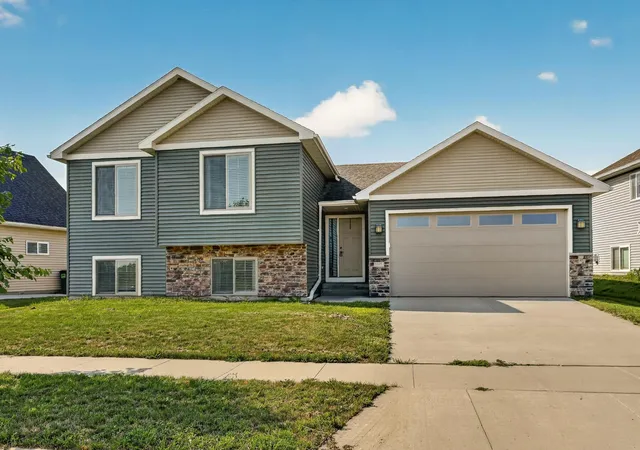 Photo 1 of Single family home for sale at 5526 Harvest Lake Dr Nw, Rochester, MN 55901 | MLS# 7135158 | Listing updated on 2026-09-11