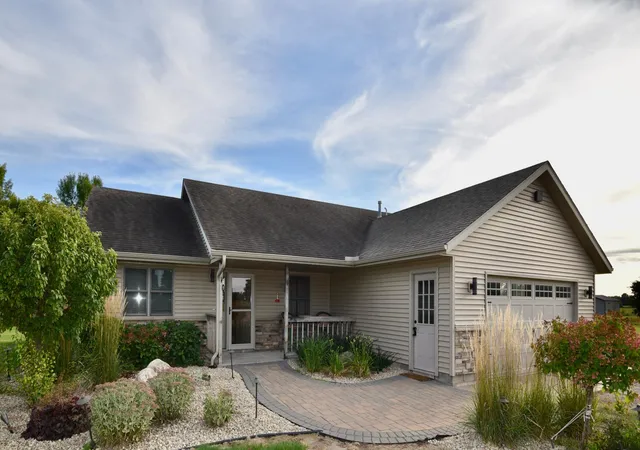 Photo 4 of Sale Pending at 8809 Green Meadow Rd, Milaca, MN 56353 | MLS# 7135272 | Listing updated on 2026-09-23