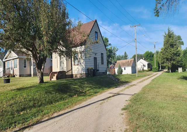 Photo 1 of Sale Pending at 400 Short Line Ave, Sunburg, MN 56289 | MLS# 7135299 | Listing updated on 2026-09-14