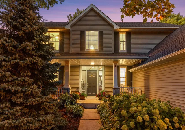 Photo 3 of Sale Pending at 9025 Sunnyvale Dr, Chanhassen, MN 55317 | MLS# 7135335 | Listing updated on 2026-09-11