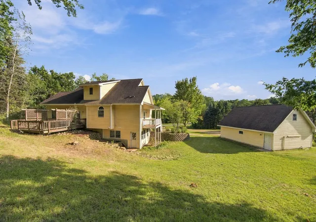 Photo 2 of Sale Pending at 426 Rolling Hills Ln, Hudson, WI 54016 | MLS# 7135394 | Listing updated on 2026-10-01
