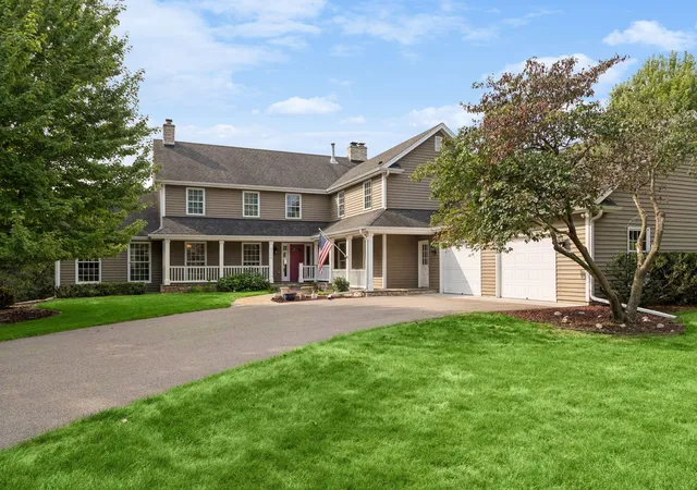 Photo 4 of Single family home for sale at 2350 Longview Cir, Long Lake, MN 55356 | MLS# 7135744 | Listing updated on 2026-09-15