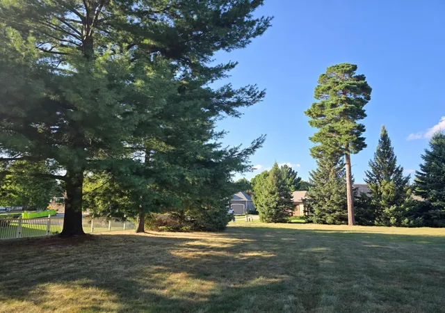 Photo 2 of Single family home for sale at 560 Fisher Cir, Vadnais Heights, MN 55127 | MLS# 7135755 | Listing updated on 2026-09-15