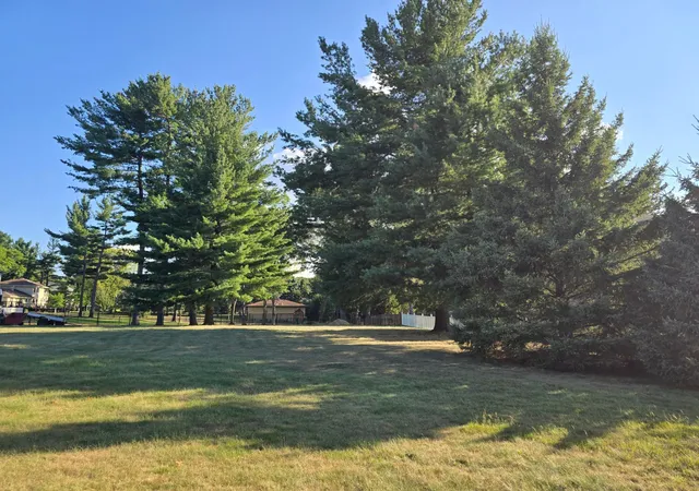 Photo 3 of Single family home for sale at 560 Fisher Cir, Vadnais Heights, MN 55127 | MLS# 7135755 | Listing updated on 2026-09-15