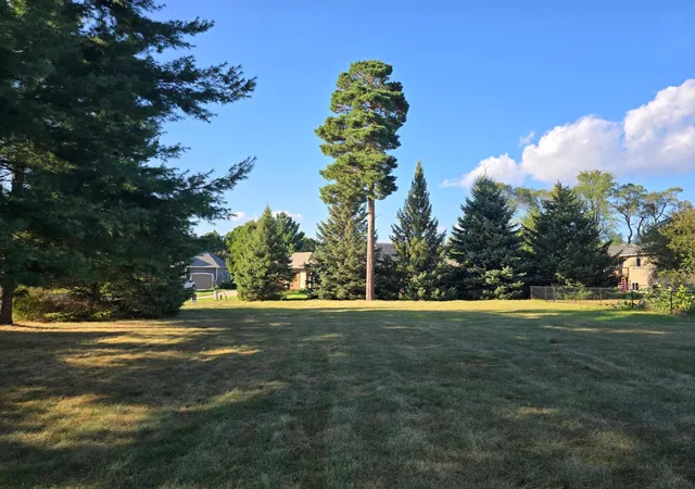 Photo 3 of Single family home for sale at 560 Fisher Cir, Vadnais Heights, MN 55127 | MLS# 7135755 | Listing updated on 2026-09-15