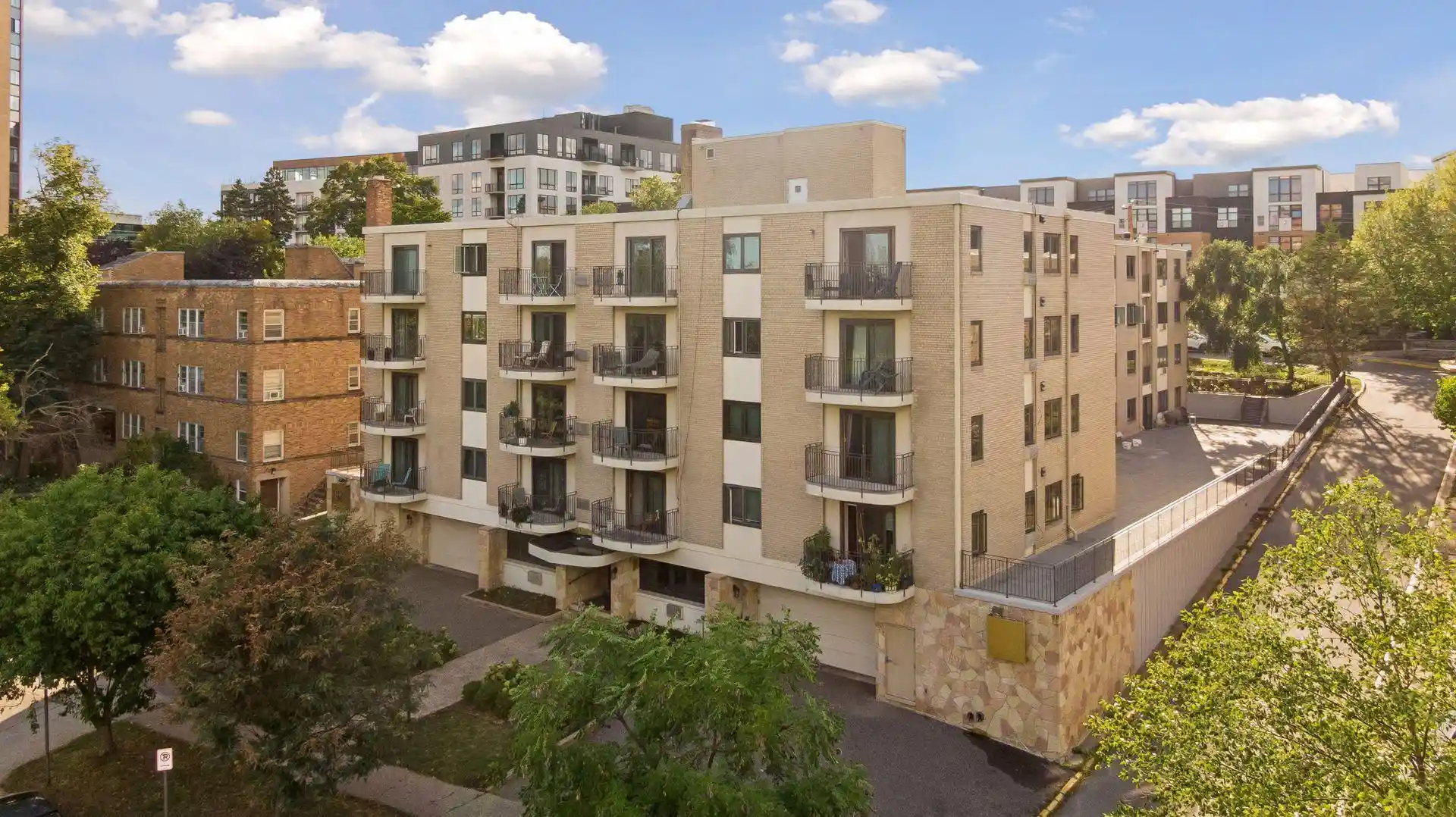 Listing Photo 1 - Condo for sale in 2928 Dean Pkwy located at 2928 Dean Pkwy, Minneapolis, MN 55416 - Unit #5L