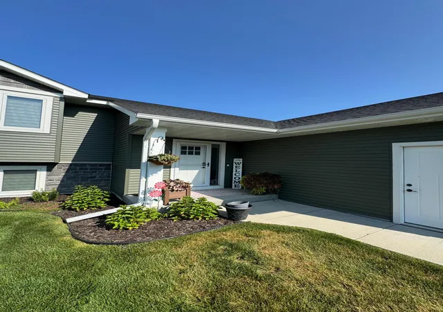 Photo 3 of Single family home for sale at 3177 Kingston St, River Falls, WI 54022 | MLS# 7136041 | Listing updated on 2026-09-14