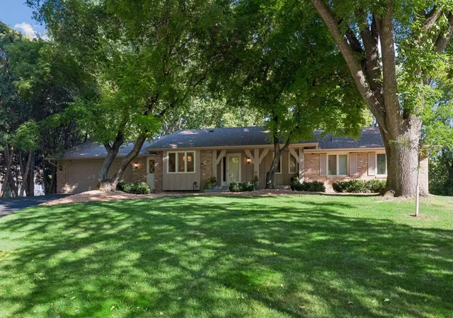 Photo 2 of Sale Pending at 6619 Londonderry Dr, Minneapolis, MN 55436 | MLS# 7136100 | Listing updated on 2026-09-14