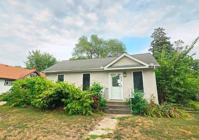 Photo 1 of Sale Pending at 4934 Newton Ave N, Minneapolis, MN 55430 | MLS# 7136179 | Listing updated on 2026-09-24