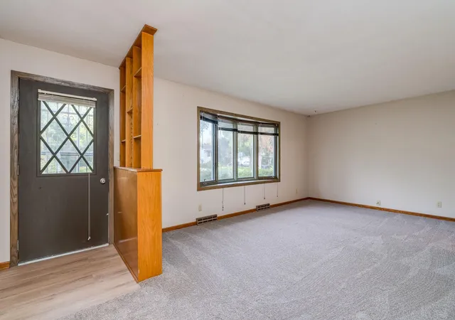 Photo 3 of Single family home for sale at 125 N Manitou Dr, Mankato, MN 56001 | MLS# 7136186 | Listing updated on 2026-10-06