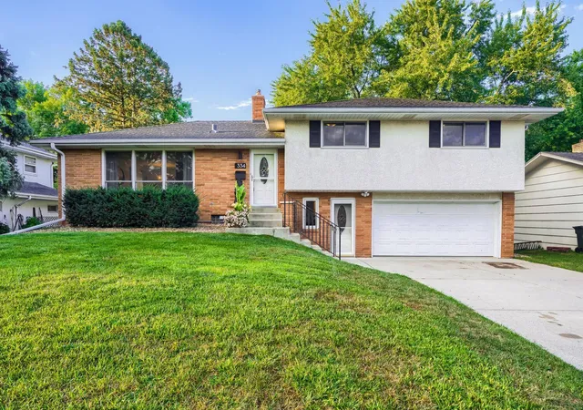 Photo 2 of Sale Pending at 334 Edith Dr, Saint Paul, MN 55118 | MLS# 7136209 | Listing updated on 2026-09-15