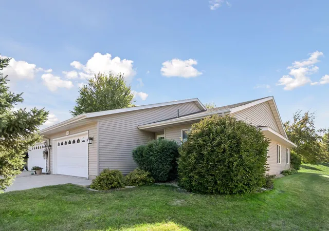 Photo 2 of Sale Pending at 527 4th Circle Dr SE, Lonsdale, MN 55046 | MLS# 7136217 | Listing updated on 2026-09-10