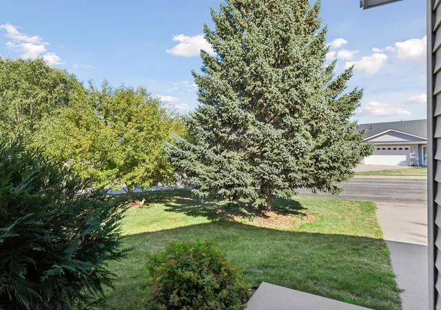 Photo 3 of Sale Pending at 527 4th Circle Dr SE, Lonsdale, MN 55046 | MLS# 7136217 | Listing updated on 2026-09-10