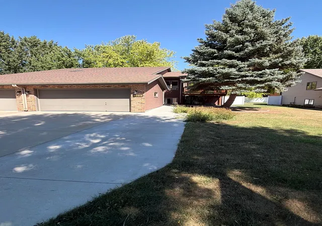 Photo 1 of Sale Pending at 1625 30th Avenue S, Fargo, ND 58103 | MLS# 7136253 | Listing updated on 2026-09-11