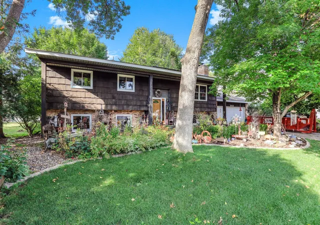 Photo 3 of Sale Pending at 1440 17th Street W, Hastings, MN 55033 | MLS# 7136257 | Listing updated on 2026-09-15