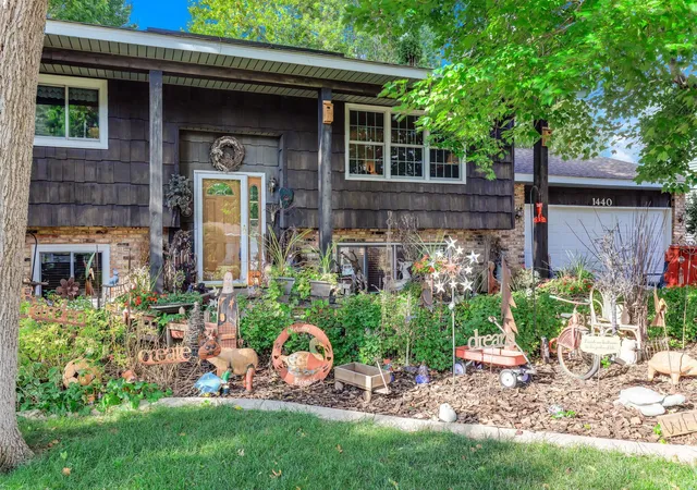 Photo 3 of Sale Pending at 1440 17th Street W, Hastings, MN 55033 | MLS# 7136257 | Listing updated on 2026-09-15