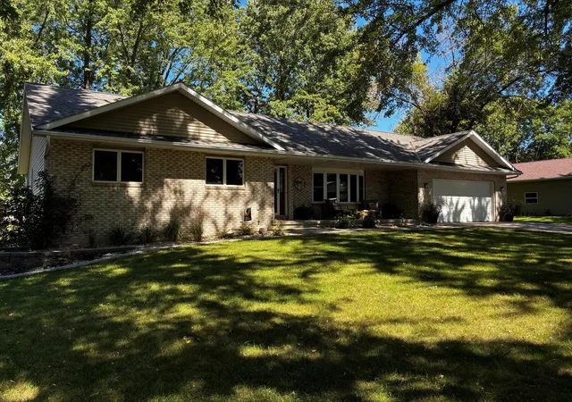 Photo 1 of Single family home for sale at 1960 Willow Ave, Worthington, MN 56187 | MLS# 7136414 | Listing updated on 2026-09-08
