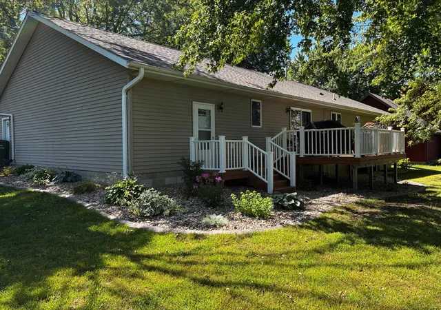 Photo 2 of Single family home for sale at 1960 Willow Ave, Worthington, MN 56187 | MLS# 7136414 | Listing updated on 2026-09-08