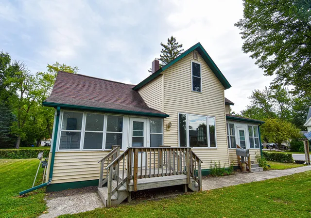 Photo 1 of Single family home for sale at 621 1st Street E, Thief River Falls, MN 56701 | MLS# 7136442 | Listing updated on 2026-09-21