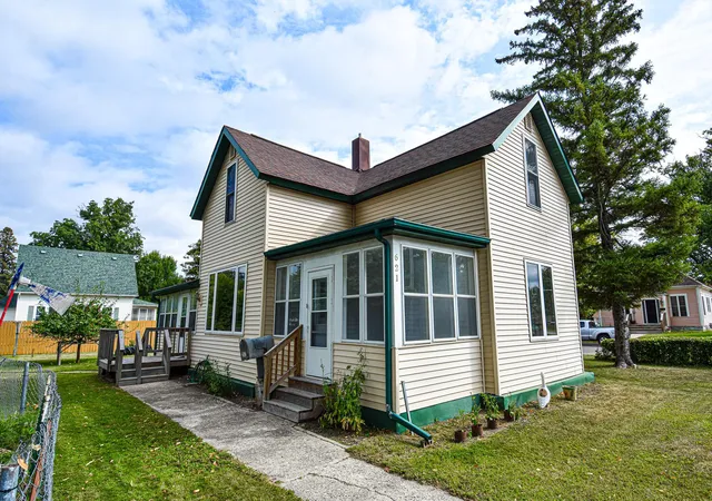 Photo 2 of Single family home for sale at 621 1st Street E, Thief River Falls, MN 56701 | MLS# 7136442 | Listing updated on 2026-09-21