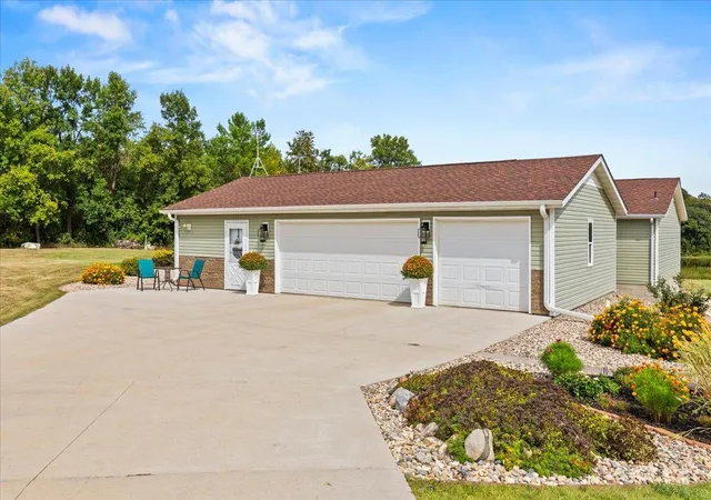 Photo 3 of Sale Pending at 4460 Timber Shrs Ct SW, Alexandria, MN 56308 | MLS# 7136445 | Listing updated on 2026-09-10