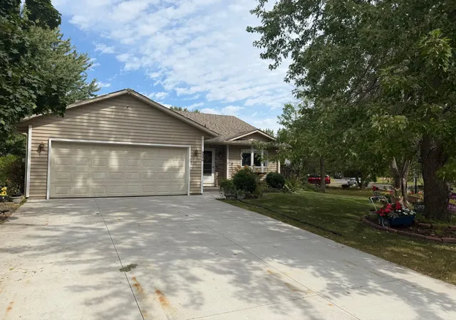 Photo 1 of Single family home for sale at 6546 Upper 22nd St N, Saint Paul, MN 55128 | MLS# 7136525 | Listing updated on 2026-09-11