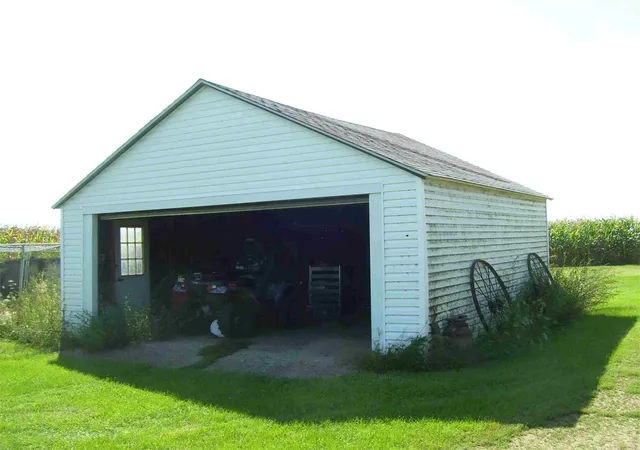 Photo 4 of Sale Pending at 276 270th Avenue, Fulda, MN 56131 | MLS# 7136577 | Listing updated on 2026-09-11