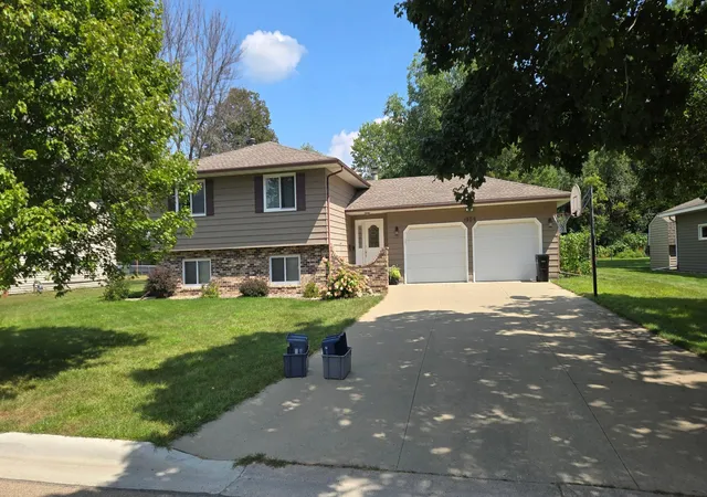 Photo 1 of Single family home for sale at 1909 9th Street Sw, Austin, MN 55912 | MLS# 7136622 | Listing updated on 2026-09-14