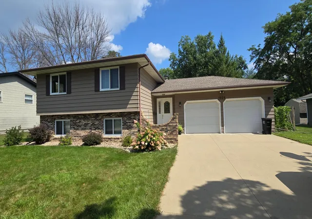 Photo 2 of Single family home for sale at 1909 9th Street Sw, Austin, MN 55912 | MLS# 7136622 | Listing updated on 2026-09-14