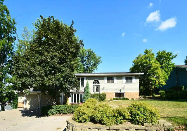 Photo 1 of Single family home for sale at 404 S 4th Street, Goodhue, MN 55027 | MLS# 7136652 | Listing updated on 2026-09-11