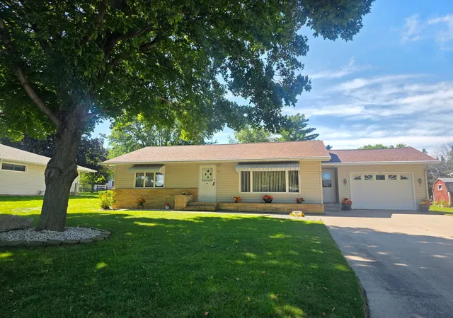 Photo 1 of Single family home for sale at 461 Division St, Gaylord, MN 55334 | MLS# 7136688 | Listing updated on 2026-09-11