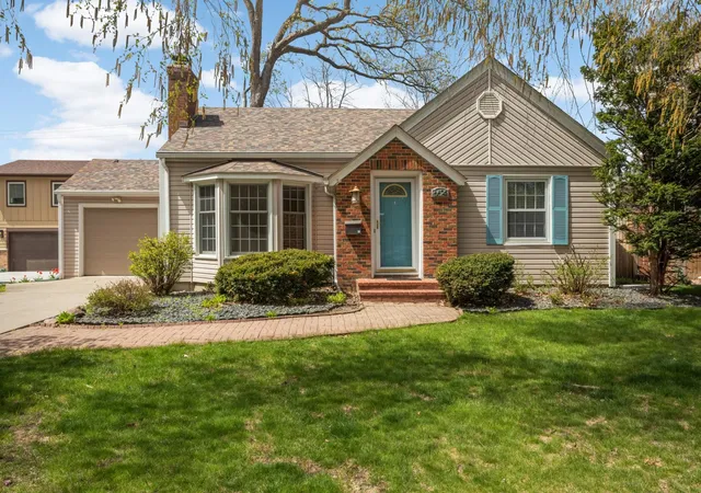 Photo 2 of Sale Pending at 6624 Oliver Ave S, Minneapolis, MN 55423 | MLS# 7136729 | Listing updated on 2026-09-14