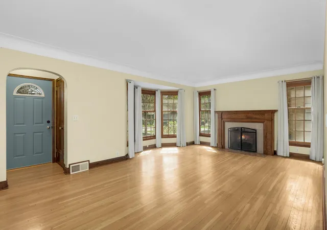 Photo 3 of Sale Pending at 6624 Oliver Ave S, Minneapolis, MN 55423 | MLS# 7136729 | Listing updated on 2026-09-14