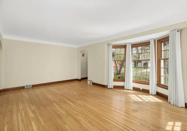 Photo 4 of Sale Pending at 6624 Oliver Ave S, Minneapolis, MN 55423 | MLS# 7136729 | Listing updated on 2026-09-14