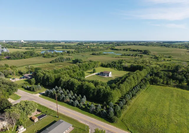 Photo 3 of Single family home for sale at 1617 9th Street W, Albert Lea, MN 56007 | MLS# 7136814 | Listing updated on 2026-09-15