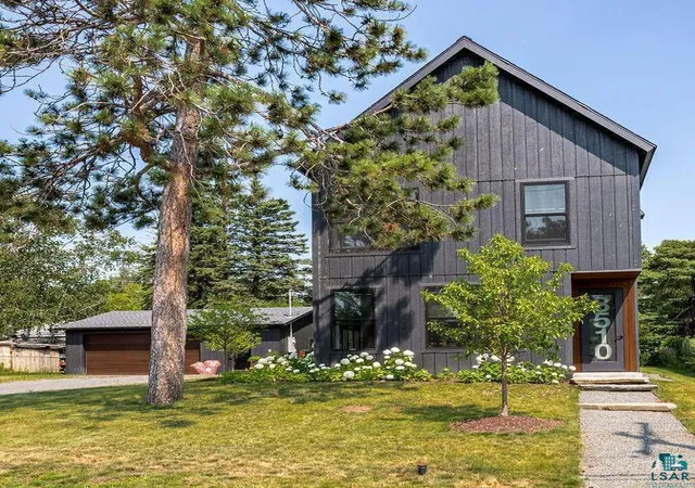 Photo 2 of Sale Pending at 3510 Minnesota Ave, Duluth, MN 55802 | MLS# 7137002 | Listing updated on 2026-09-15