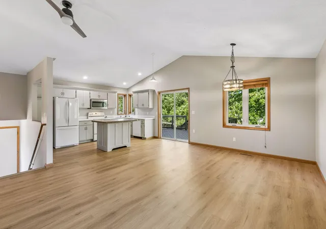 Photo 4 of Sale Pending at 17200 Fieldcrest Ave, Farmington, MN 55024 | MLS# 7137054 | Listing updated on 2026-09-14