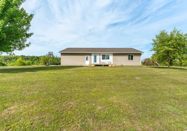 Photo 3 of Single family home for sale at 18613 Peninsula Trl, Battle Lake, MN 56515 | MLS# 7137160 | Listing updated on 2026-09-15