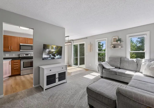 Photo 4 of Single family home for sale at 10237 Arrowwood Dr, Eden Prairie, MN 55347 | MLS# 7137249 | Listing updated on 2026-09-15