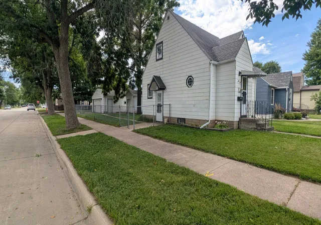 Photo 2 of Single family home for sale at 901 8th Avenue Sw, Austin, MN 55912 | MLS# 7137372 | Listing updated on 2026-09-15