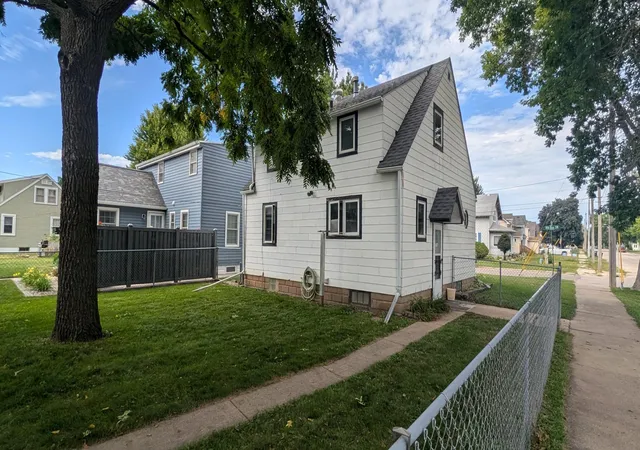 Photo 3 of Single family home for sale at 901 8th Avenue Sw, Austin, MN 55912 | MLS# 7137372 | Listing updated on 2026-09-15