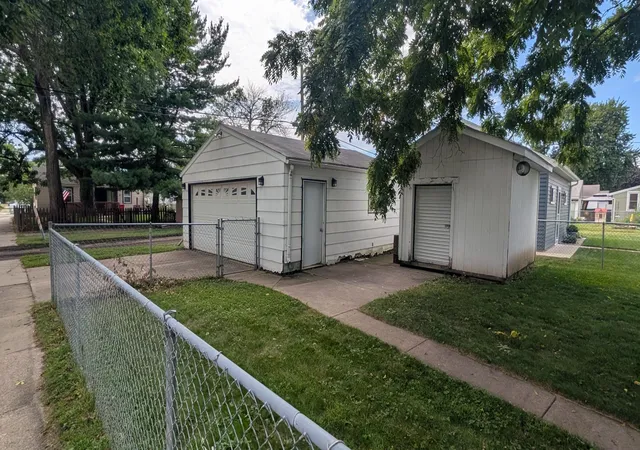 Photo 3 of Single family home for sale at 901 8th Avenue SW, Austin, MN 55912 | MLS# 7137372 | Listing updated on 2026-09-15