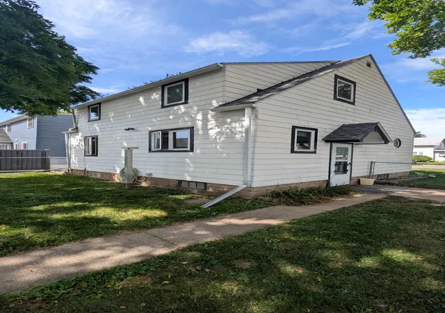 Photo 4 of Single family home for sale at 901 8th Avenue SW, Austin, MN 55912 | MLS# 7137372 | Listing updated on 2026-09-15