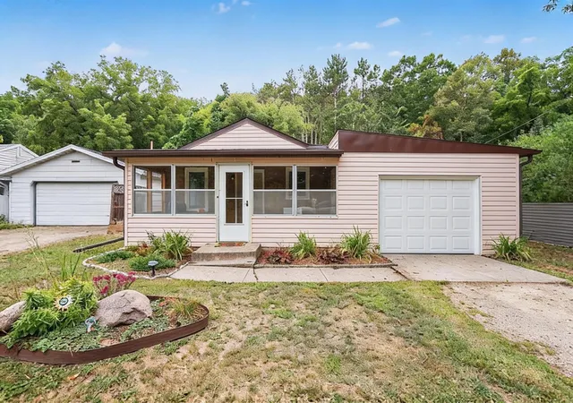 Photo 1 of Single family home for sale at 70583 206th Avenue, Reads Landing, MN 55968 | MLS# 7137385 | Listing updated on 2026-09-11