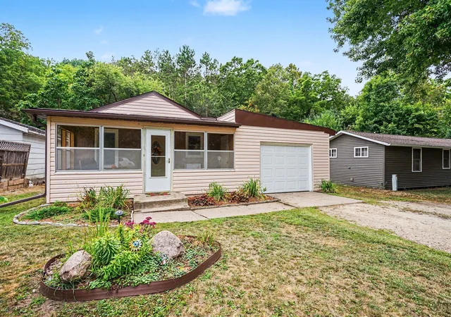 Photo 2 of Single family home for sale at 70583 206th Avenue, Reads Landing, MN 55968 | MLS# 7137385 | Listing updated on 2026-09-11
