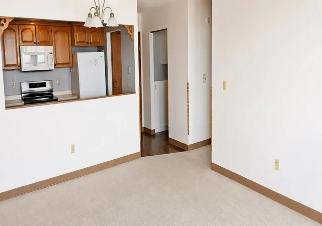 Photo 3 of Condo for sale at 1425 W 28th Street #618, Minneapolis, MN 55408 | MLS# 7137392 | Listing updated on 2026-09-23