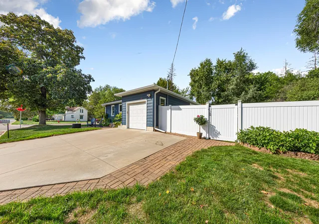 Photo 2 of Single family home for sale at 20580 Holyoke Ave, Lakeville, MN 55044 | MLS# 7137404 | Listing updated on 2026-09-15