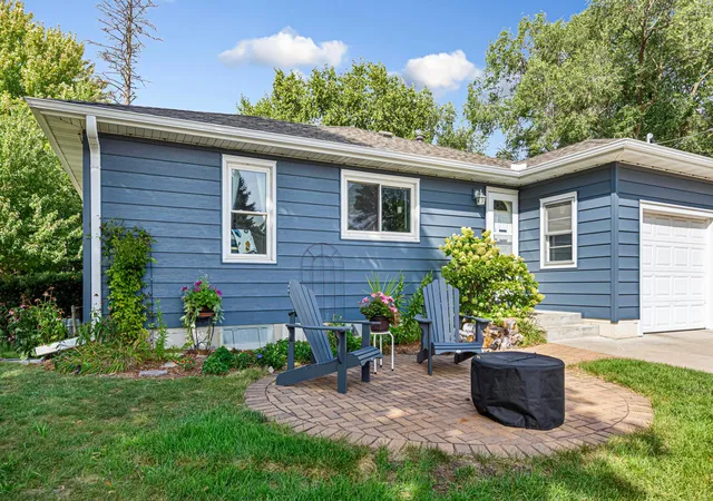 Photo 3 of Single family home for sale at 20580 Holyoke Ave, Lakeville, MN 55044 | MLS# 7137404 | Listing updated on 2026-09-15
